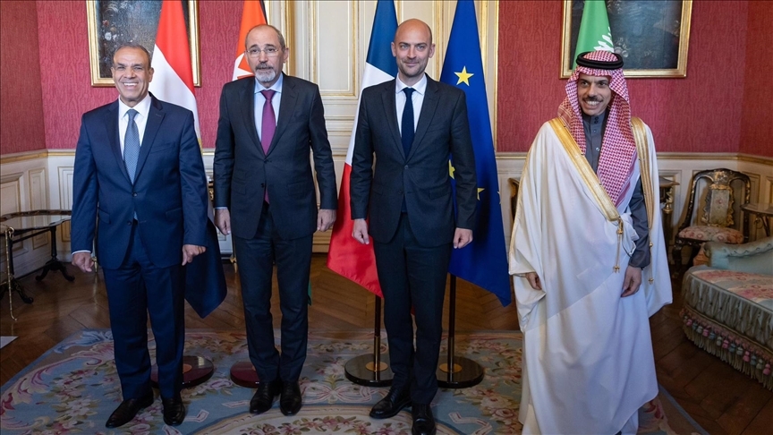 باريس: وفد اللجنة الوزارية المكلفة من القمة العربية الإسلامية يبحث جهود إنهاء العدوان عن غزة