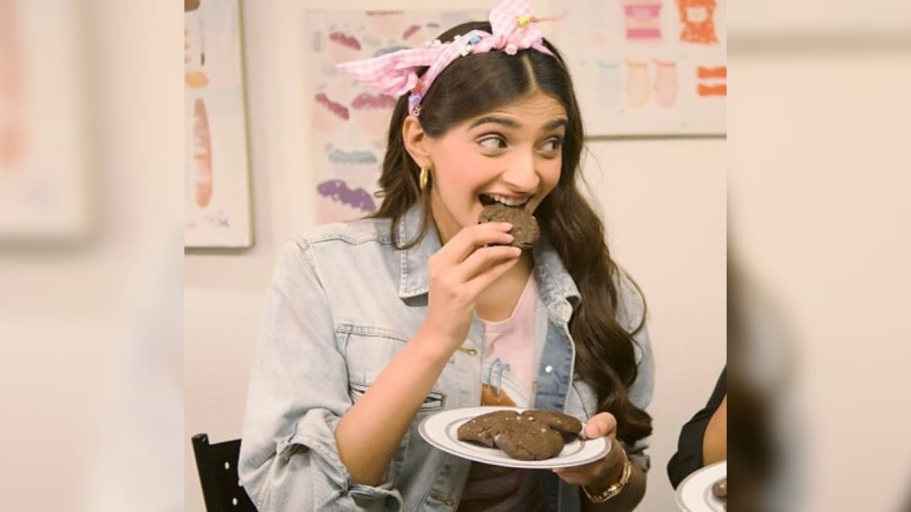 Everything Sonam Kapoor eats in a day: From collagen coffee and fancy Italian pasta to bedtime soup
