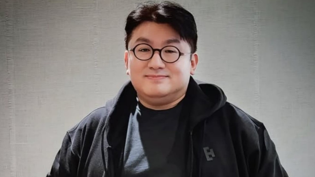 Did HYBE's Bang Si Hyuk downplay CFO's resignation after police raid? All about ADOR director's exit in 400 billion KRW stock probe