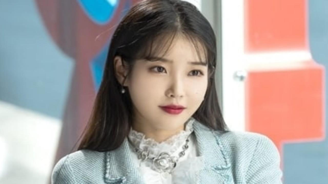 Ex-BIGBANG's T.O.P's alleged ex-girlfriend claims IU charges USD 500K to spend time with people; fans urge singer to sue