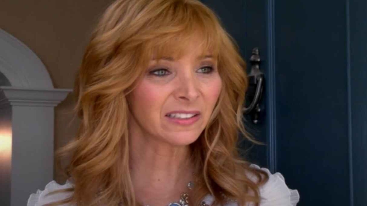 Parker Posey Pitches The White Lotus Season 4 to Lisa Kudrow; Here's How Friends Star Responds