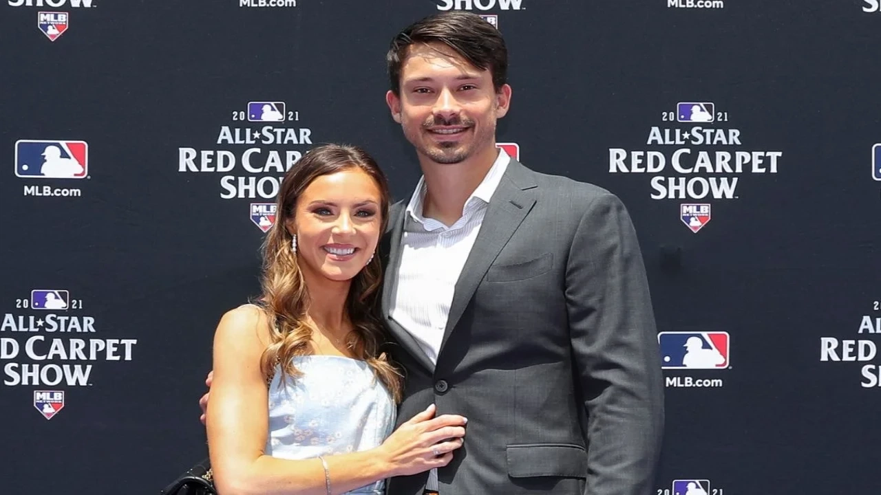 Pirates' Bryan Reynolds exits Tigers Game midway as wife Blair goes into labor with their 3rd child, gets REPLACED