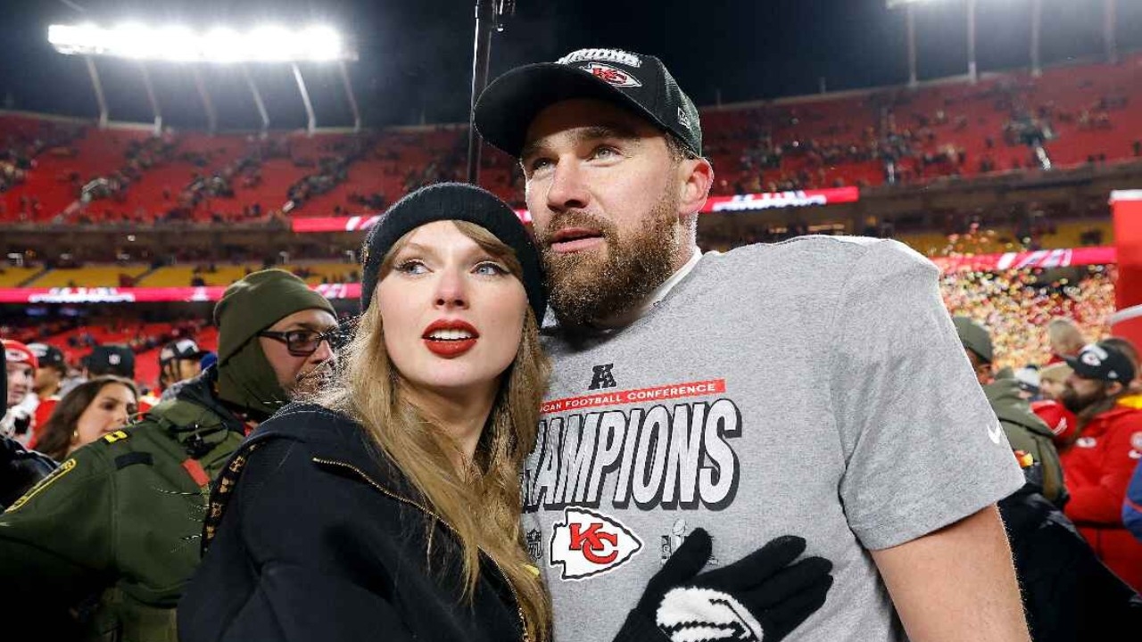 Does Travis Kelce Carry Girlfriend Taylor Swift's ‘Special Items' in His Gym Bag? Fans Think So