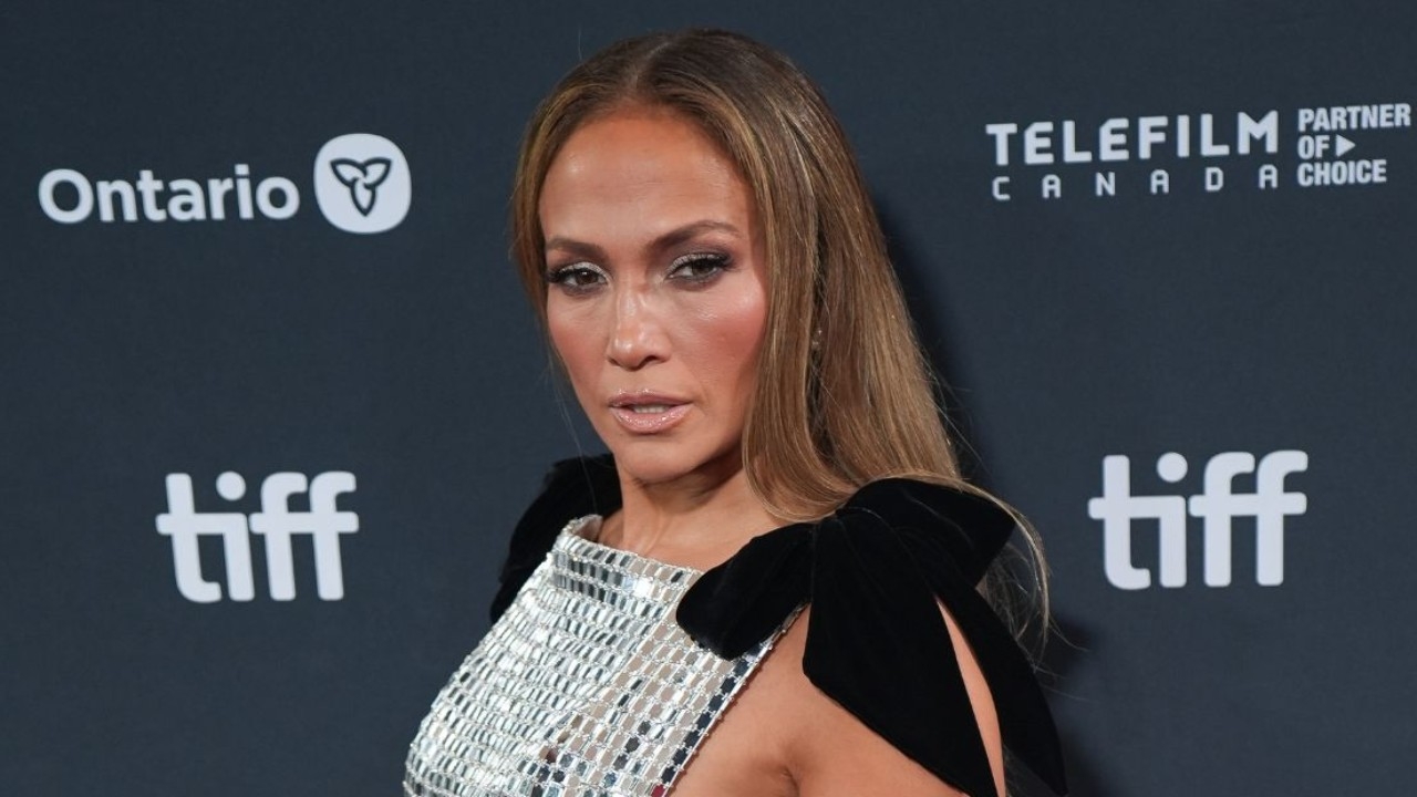Jennifer Lopez's AMAs Kiss With Dancers Was ‘Planned'? Source Reveals Details Behind BOLD Move Post Ben Affleck Split