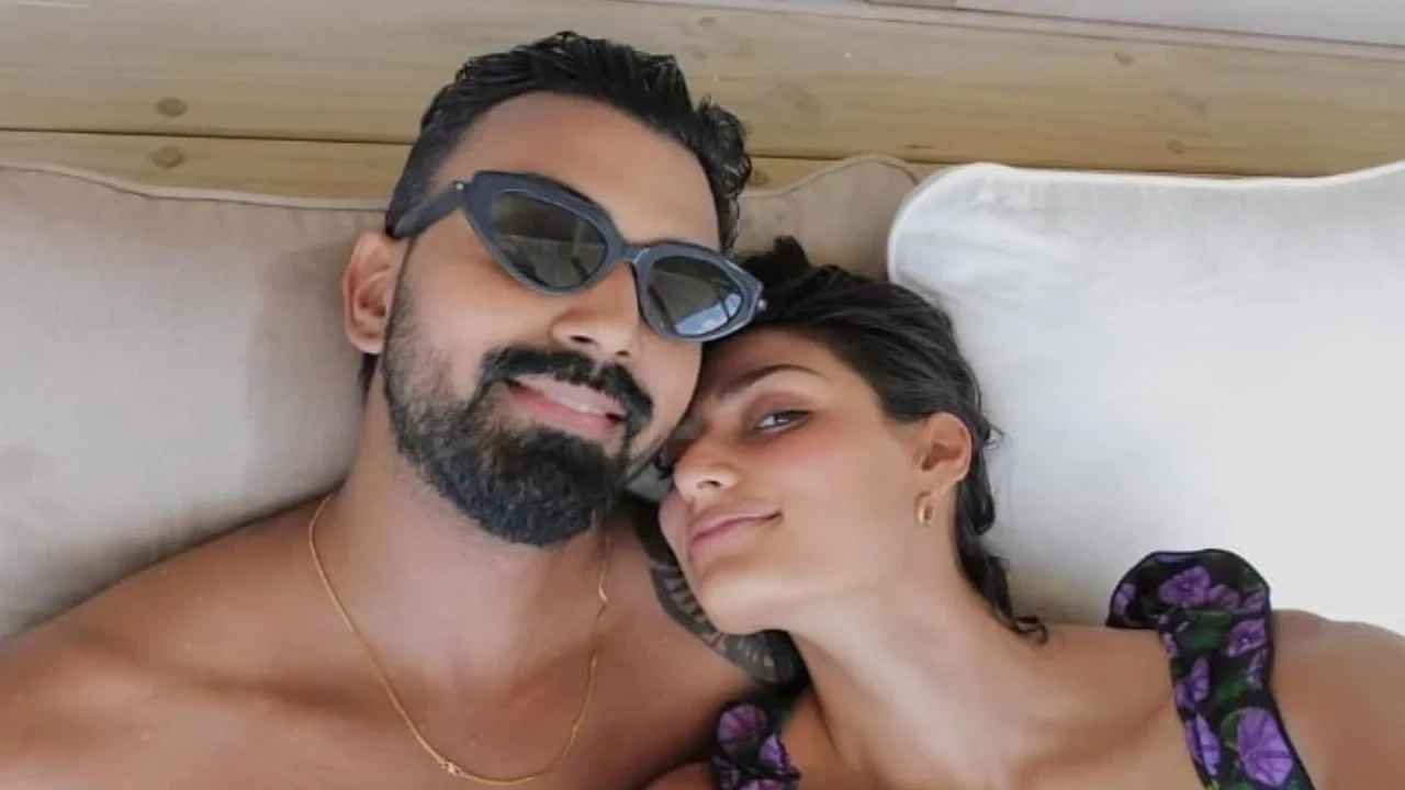 PIC: Athiya Shetty cheers for KL Rahul ahead of India-England Test opener, reaches London with daughter Evaarah