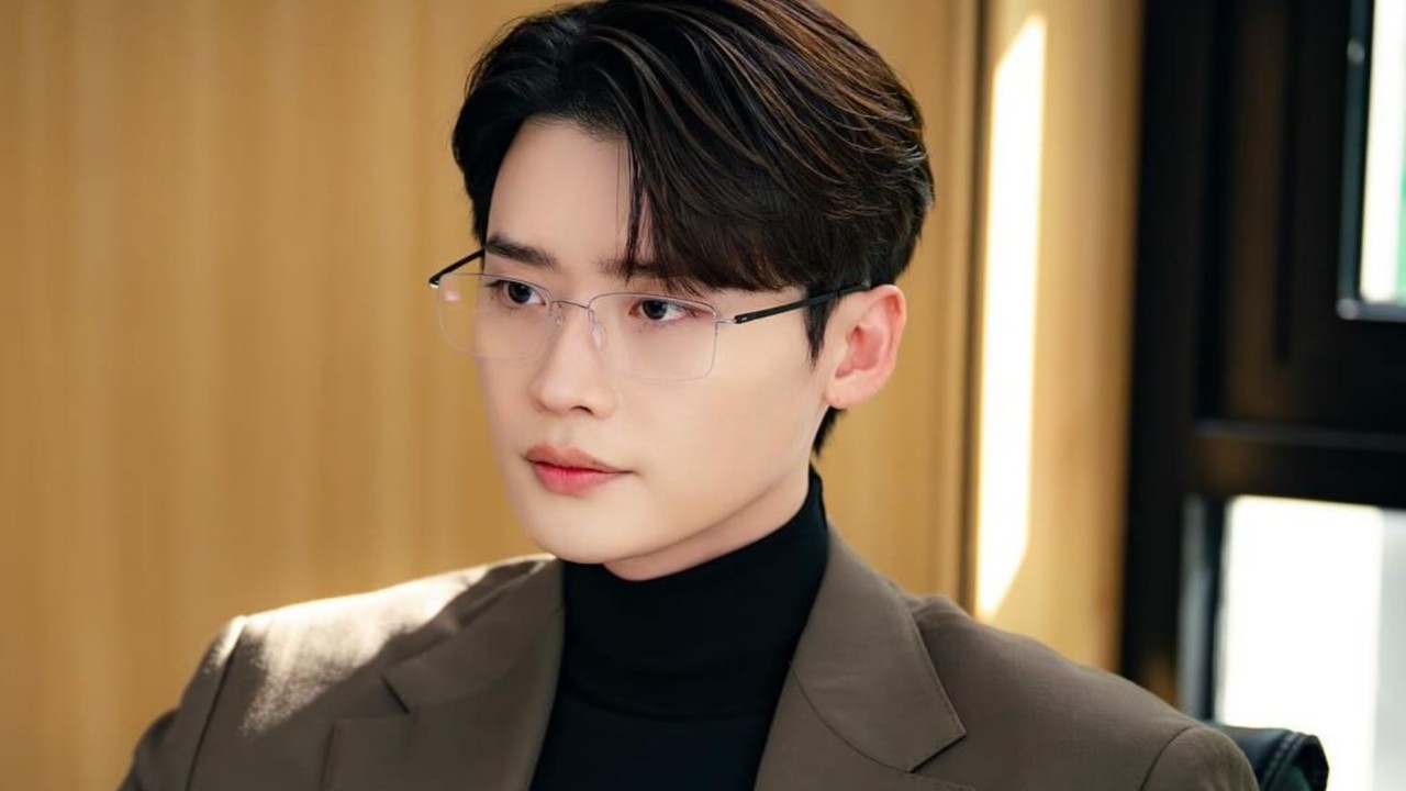Lee Jong Suk suits up as stoic office lawyer in new stills from Law and the City starring Moon Ga Young; find out premiere date