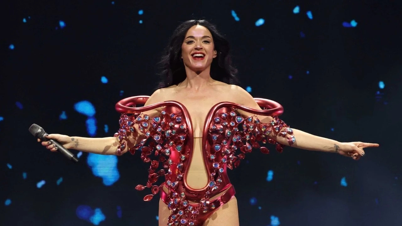 Katy Perry Breaks Down in Tears Onstage After Orlando Bloom Breakup, Here's What Happened