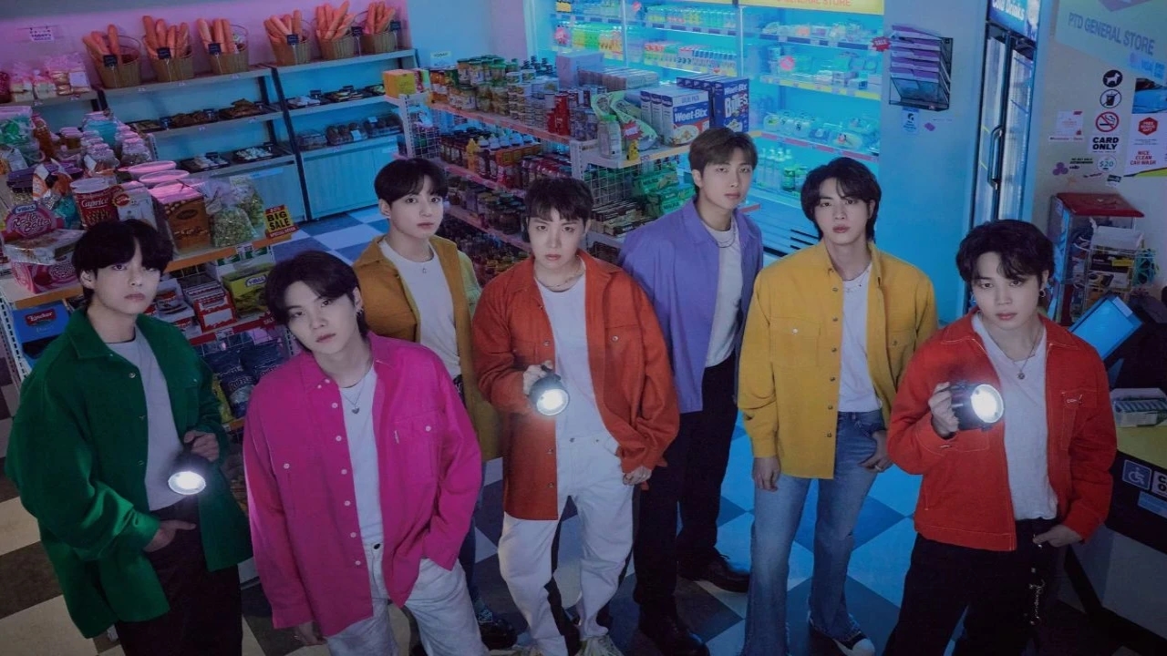 BTS debuts PERMISSION TO DANCE ON STAGE – LIVE on Billboard 200, Jungkook‘s SEVEN reigns on Global 200, Global Excl US