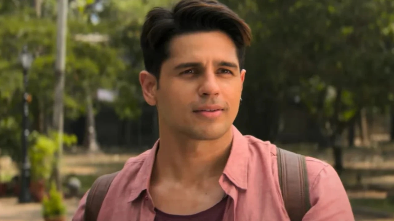 Param Sundari: 5 times Sidharth Malhotra gave us full-on Shah Rukh Khan energy