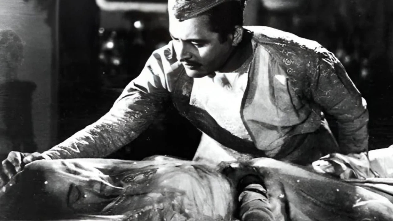 Was Waheeda Rehman's alleged closeness with Guru Dutt the reason behind his broken marriage with Geeta Dutt? His wife was 'suspicious'