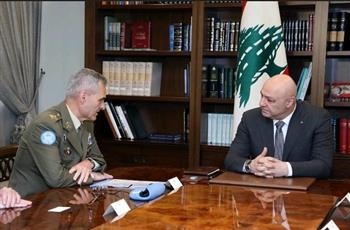 الرئيس اللبناني: الجيش يواصل انتشاره في البلدات الجنوبية وإزالة المظاهر المسلحة فيها
