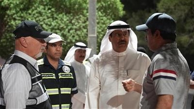 محافظ حولي يتفقد أعمال فرش الإسفلت في شارع المسجد الأقصى