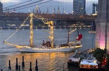 قتيلان باصطدام سفينة مكسيكية بجسر بروكلين في نيويورك