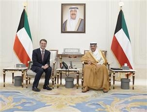 سمو ولي العهد يستقبل نائب الرئيس التنفيذي والمدير التجاري لشركة مايكروسوفت