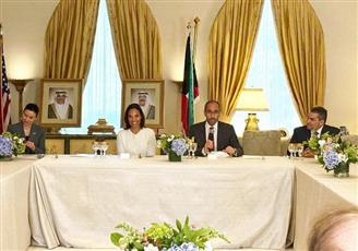 سفيرة الكويت بواشنطن والرئيس التنفيذي لمؤسسة البترول يبحثان مع وزير الداخلية الأمريكي تعزيز التعاون الاستراتيجي