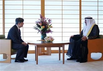 سمو ولي العهد يلتقي إمبراطور اليابان في طوكيو ويستعرضان العلاقات الثنائية التاريخية الوثيقة
