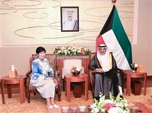 سمو ولي العهد يستقبل حاكم طوكيو