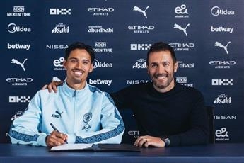 مانشستر سيتي يتعاقد مع لاعب الوسط الهولندي رايندرس