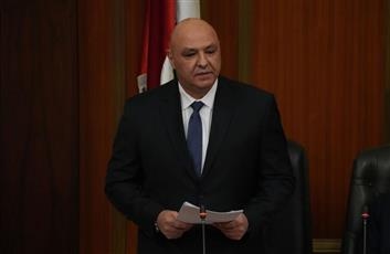 الرئيس اللبناني يعتزم سحب جميع القوى المسلحة في البلاد وتسليمها الى الجيش اللبناني
