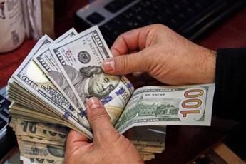 الدولار يصعد بعد فرض ترمب لرسوم جمركية جديدة