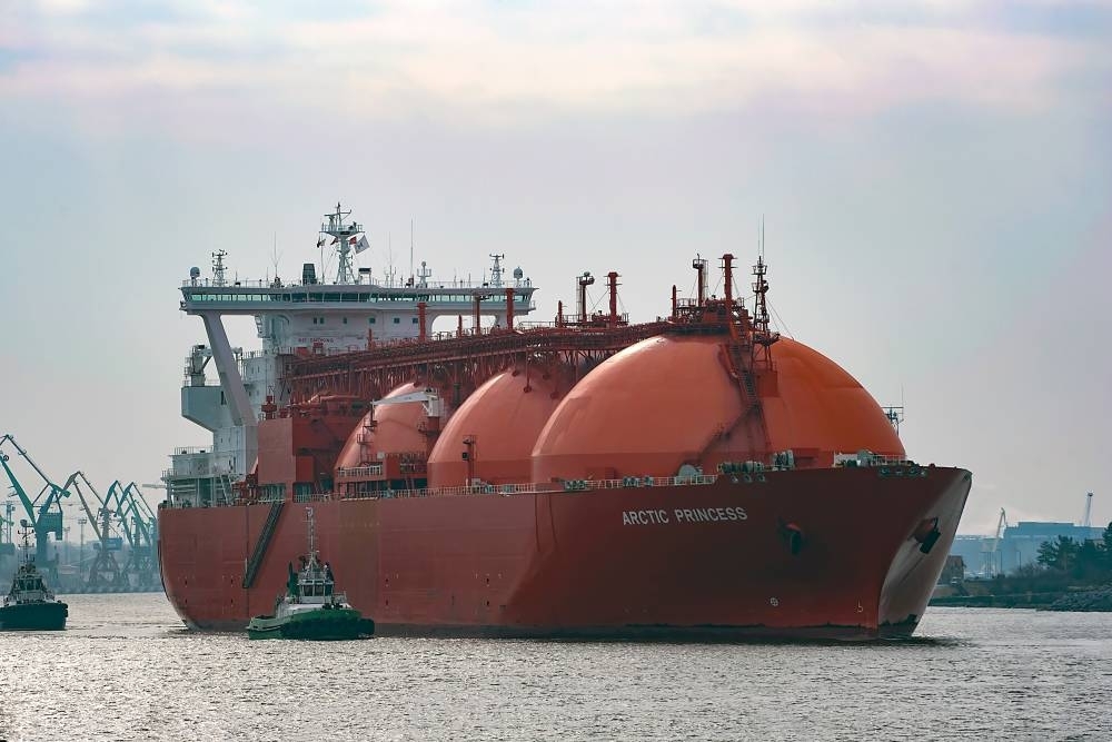LNG oversupply looms but Qatar poised to boost leadership