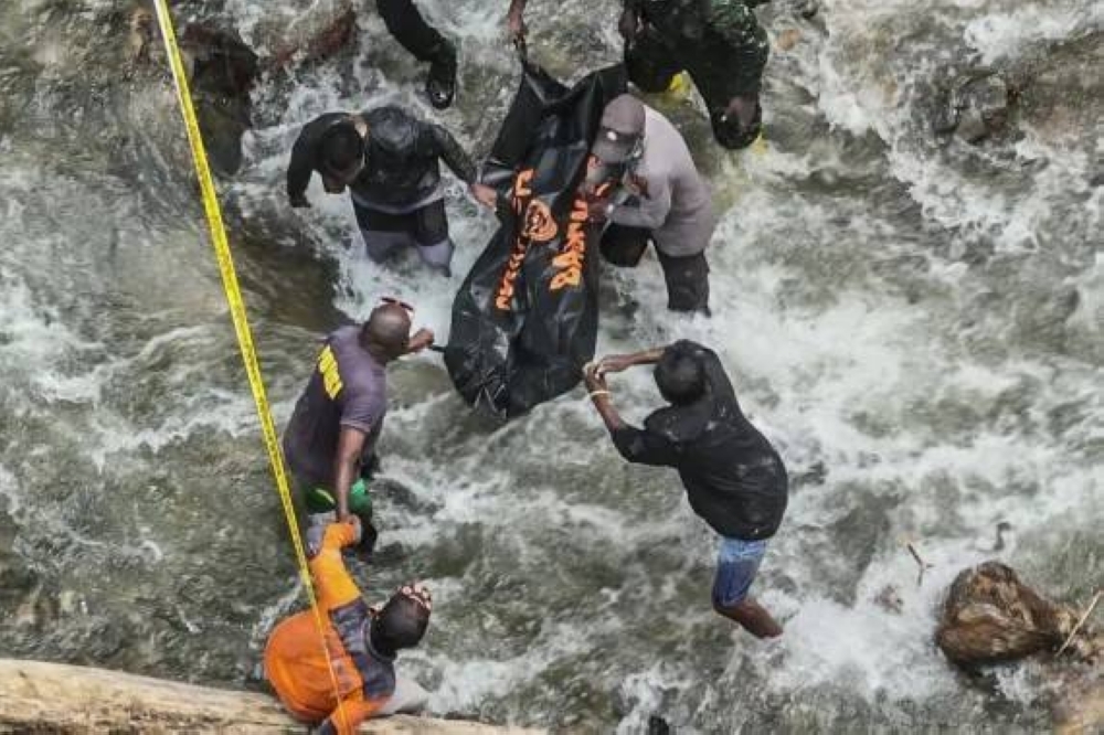 Rains halt search for gold miners after deadly Indonesian landslide