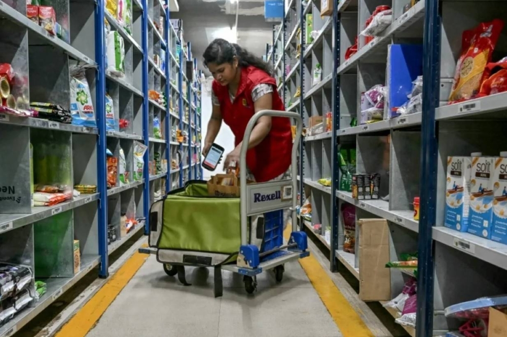 In India's congested cities, delivery apps cash in
