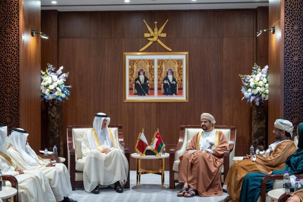 Qatar, Oman discuss enhancing trade and investment cooperation
