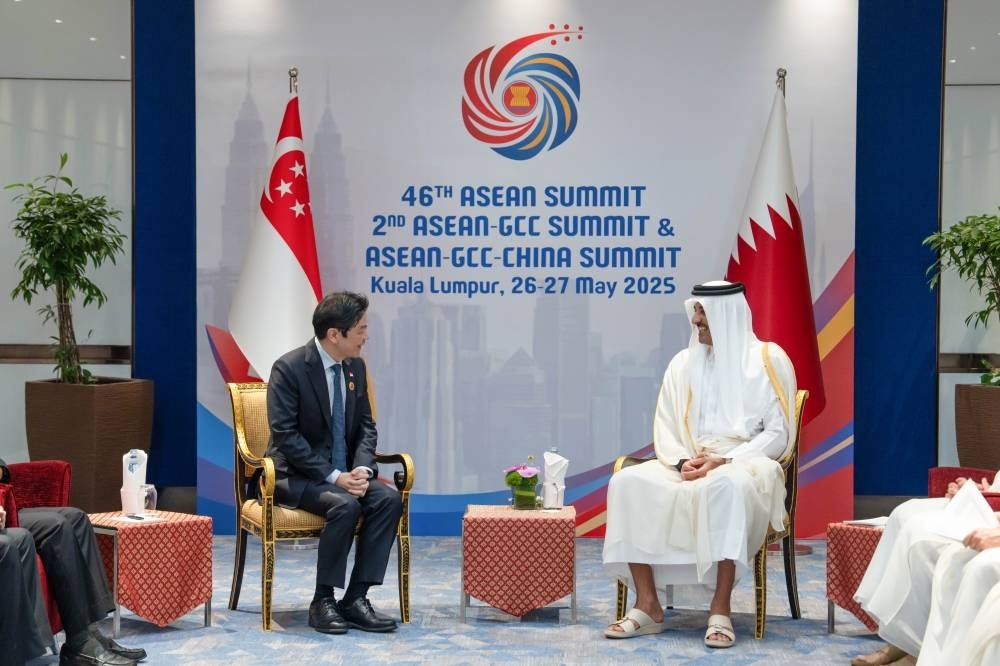 Amir, Singapore PM exchange views on regional and global developments