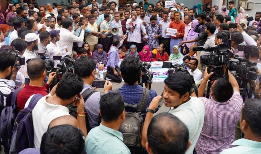 Bangladesh's tax workers end strike as govt backtracks