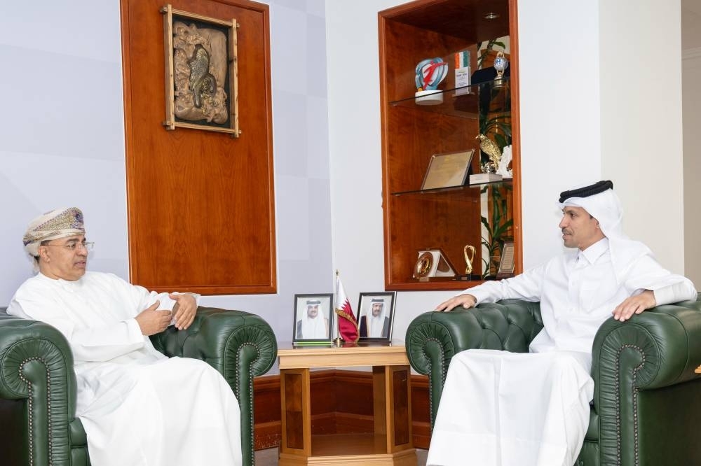 QOC Secretary-General meets with Oman NOC Secretary-General