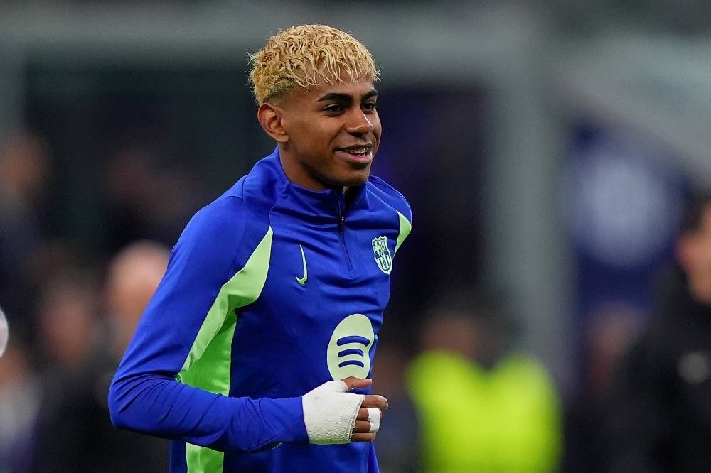 Yamal signs new 6-yr deal with Barca