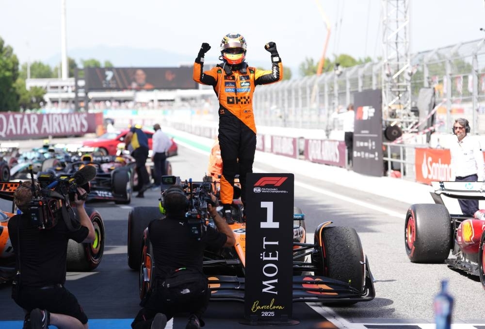 Piastri wins Spanish GP despite late safety car