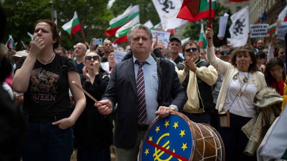 Bulgaria close to adopting euro, but faces protests, backlash