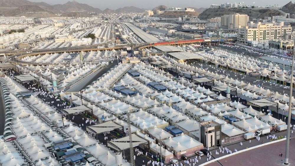 Pilgrims arrive in Mina for Day of Al-Tarwiyah