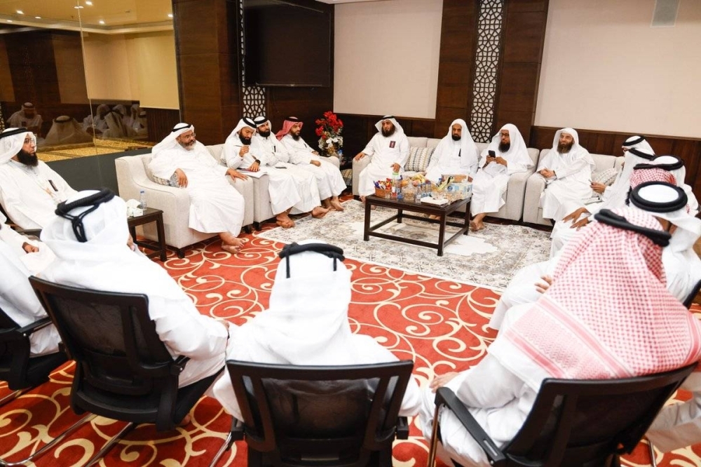 Qatari Hajj Mission's Sharia Unit meets religious guides in preparation for rituals