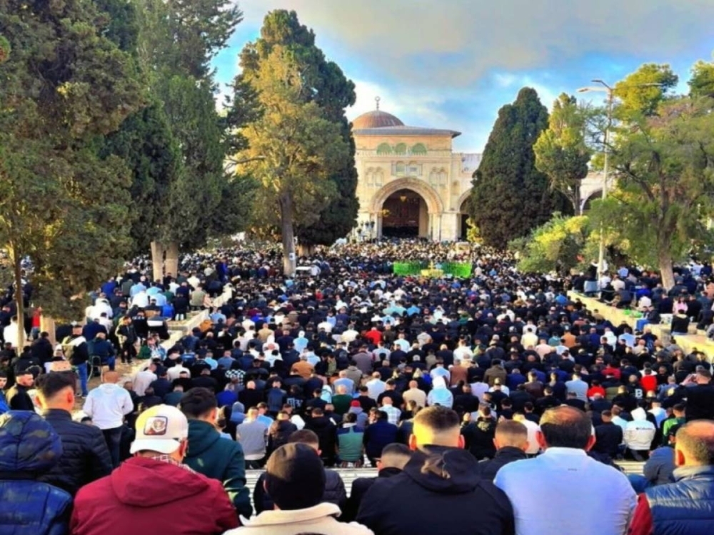 Tens of thousands perform Eid Al Adha prayers at Al Aqsa Mosque