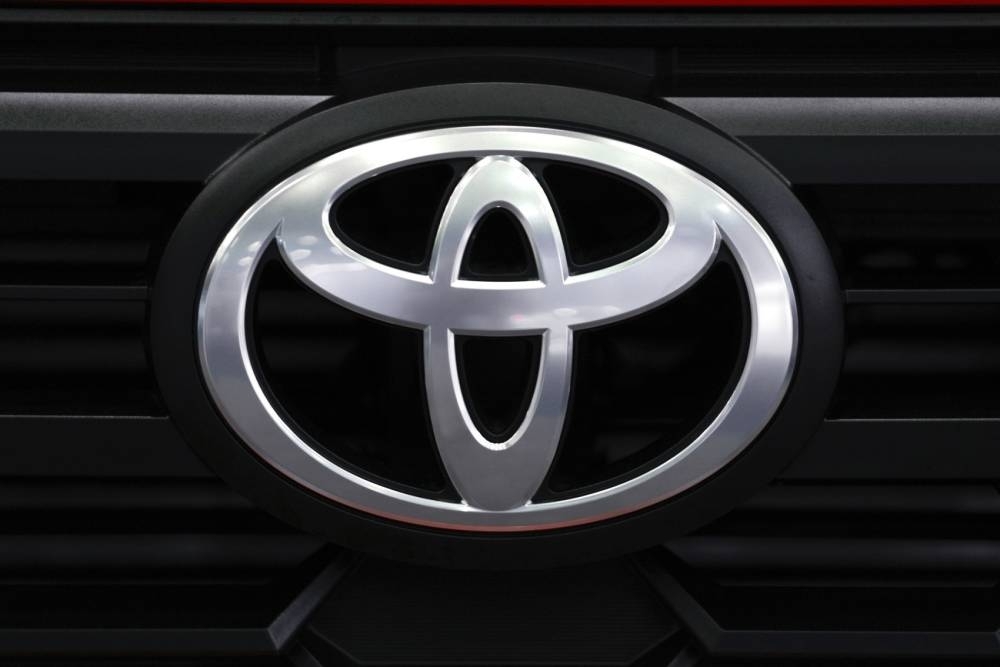 Toyota offers to sell US cars in Japan