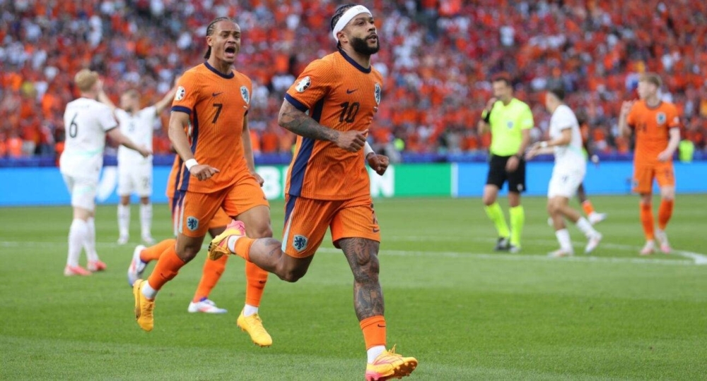 Memphis equals Netherlands' record in 8-0 rout of Malta