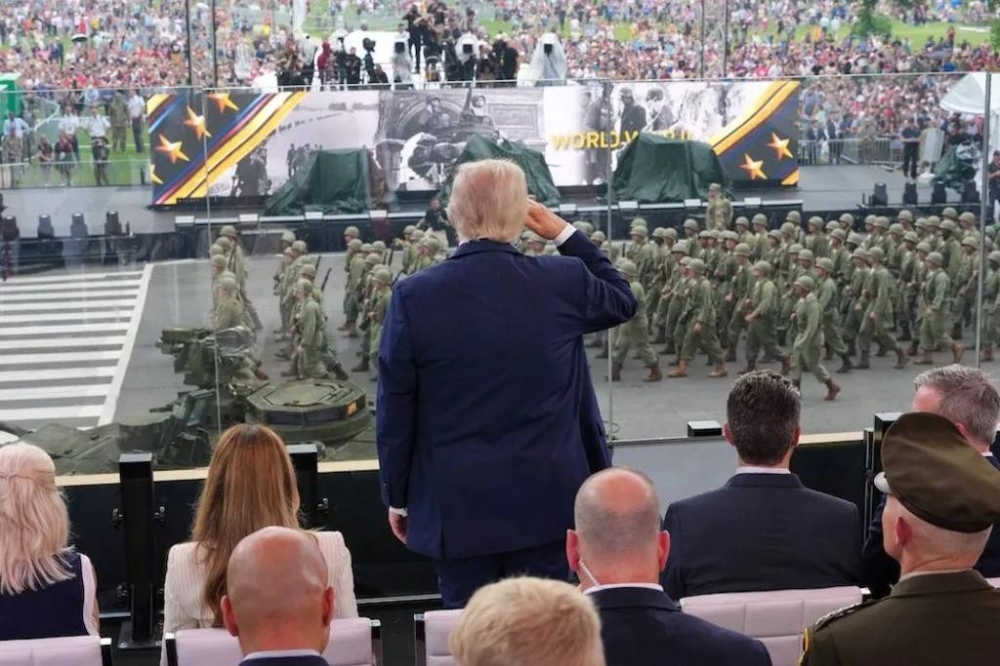 Large US military parade takes place as hundreds demonstrate against Trump