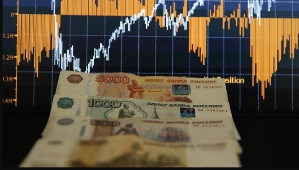 As Donald Trump mulls sanctions, Russia's military economy slows