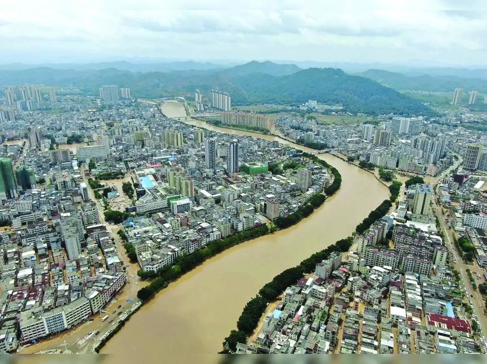 China flooding: People missing, bridges collapse