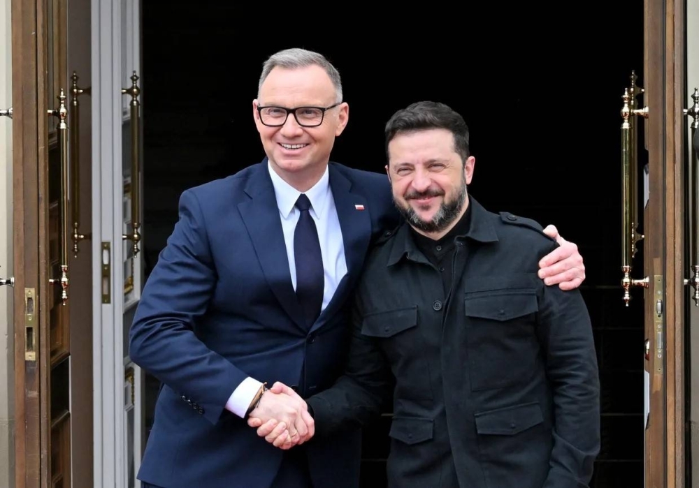 Zelensky awards Ukraine's Order of Liberty to Polish President Duda