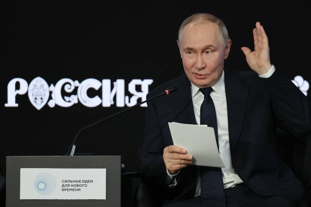 Putin urges diplomacy, sticks to his positions in call with Trump