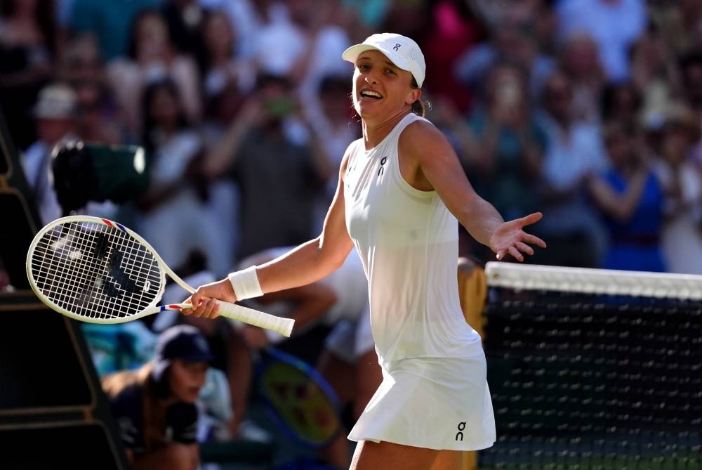 Anisimova sinks Sabalenka to make final; Swiatek breezes past Bencic
