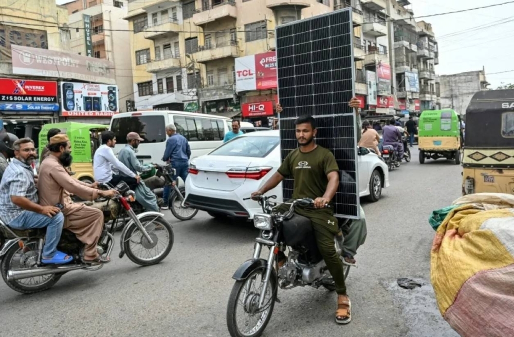 Quiet solar rush puts pressure on Pakistan's national grid