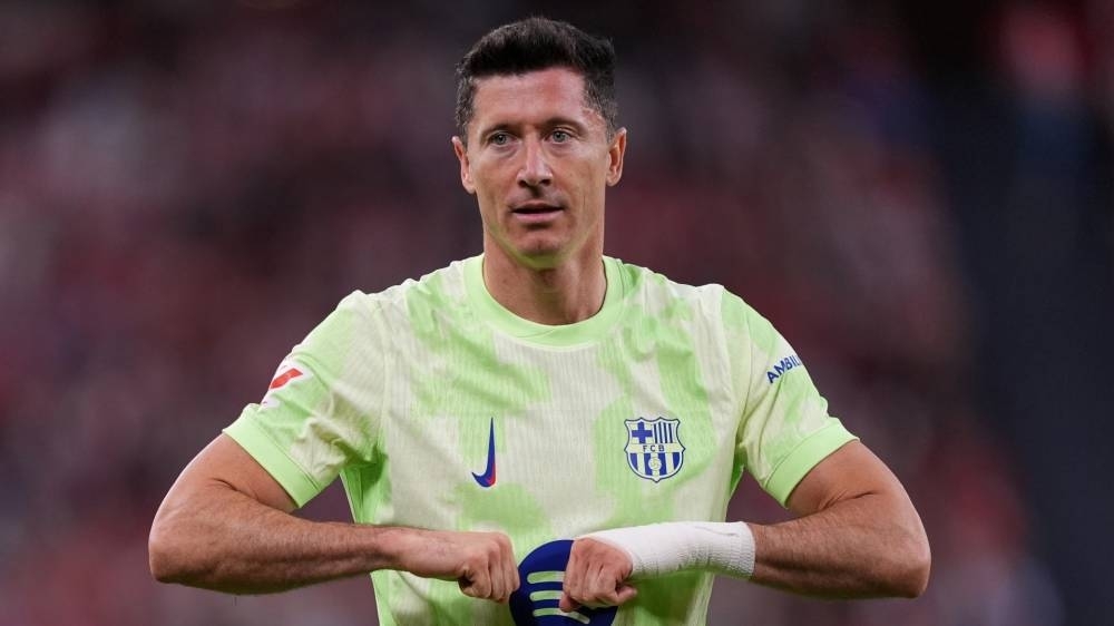 New Poland coach Urban wants Lewandowski back in the squad