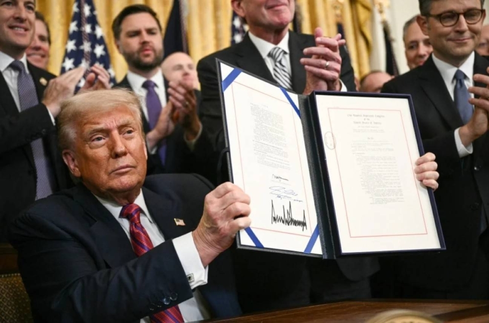 Trump signs stablecoin regulations into law, a major crypto milestone