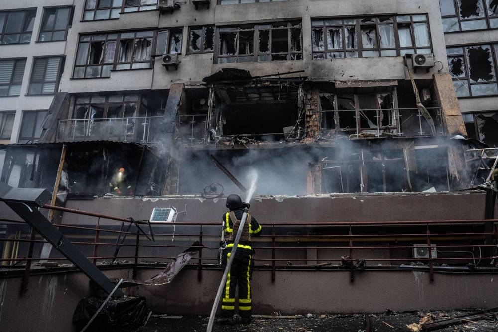 Ukraine seeks €5bn more for weapons amid new push for peace negotiations