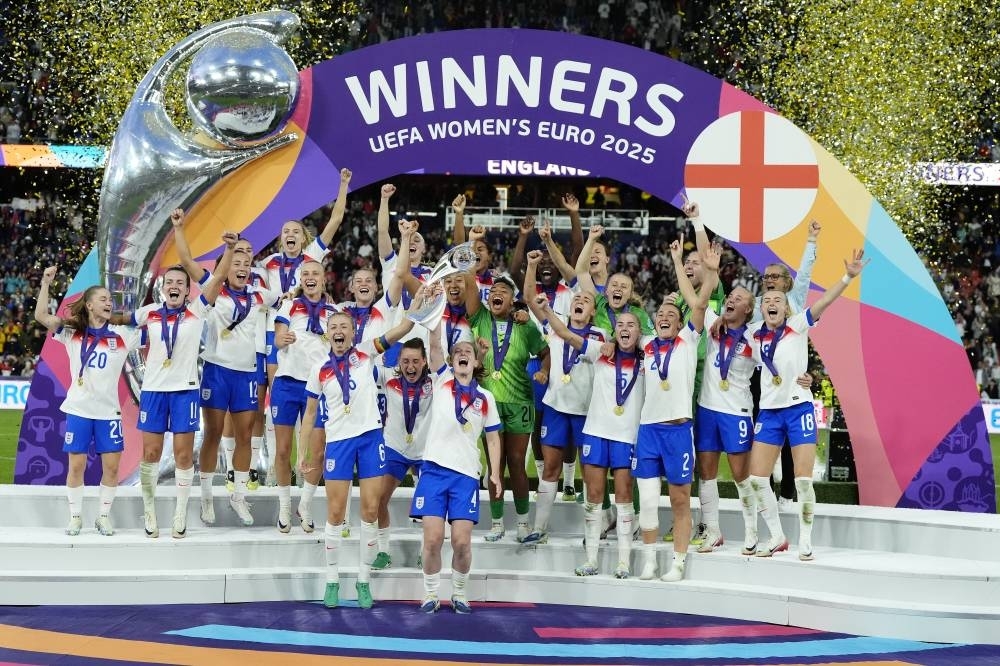 Dogged England beat Spain 3-1 on penalties to retain women's Euro title